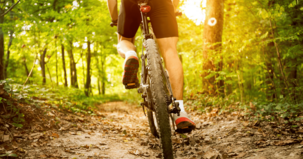 trilha de bike na montanha
